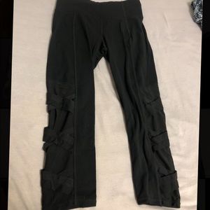ATHLETA cropped black leggings w/ mesh!!